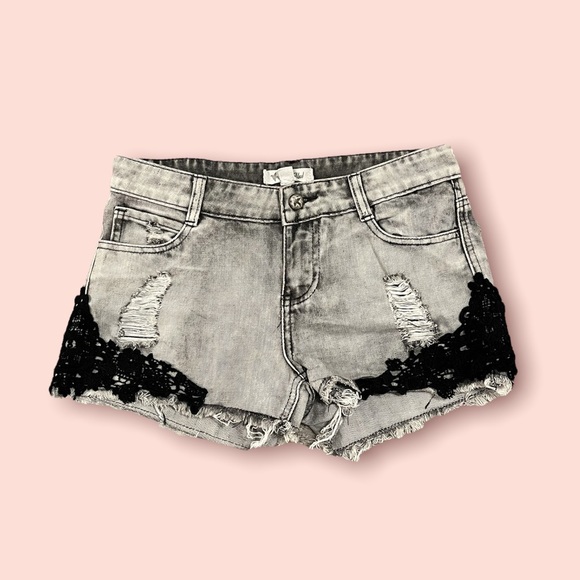 Size 7 shorts - Picture 1 of 1